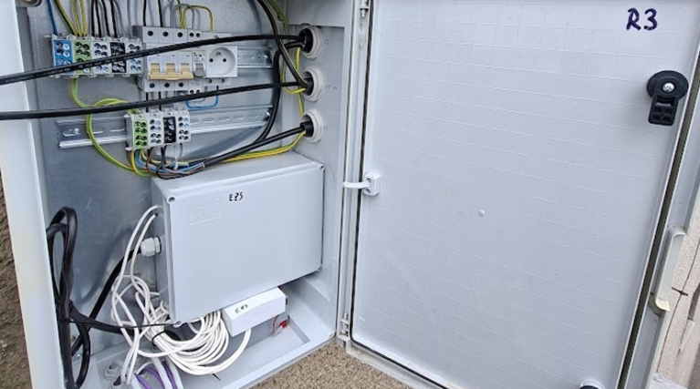 Páteřní střešní rozvod areálu